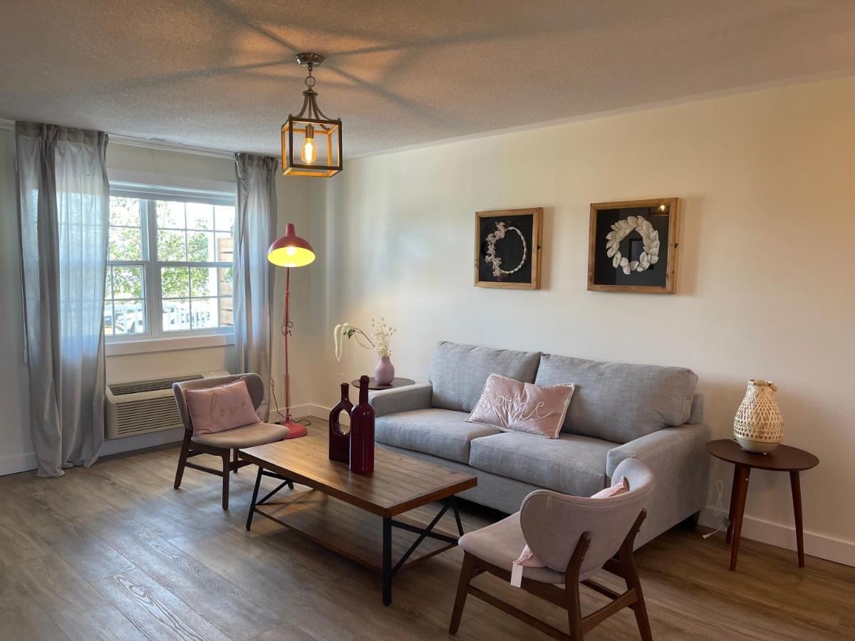 Gateway To Greenwich Suites Saint Peters Bay Esterno foto